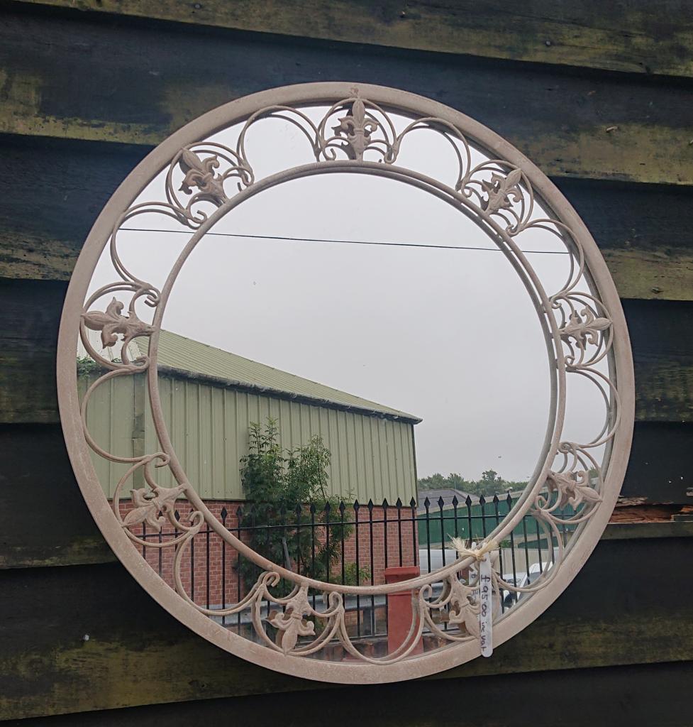 <p>Round Garden Mirror</p><p><span style="color: rgb(80, 80, 80); font-family: Montserrat; font-size: 14px;">H: 70cm W: 70cm D: 3cm</span><br></p>